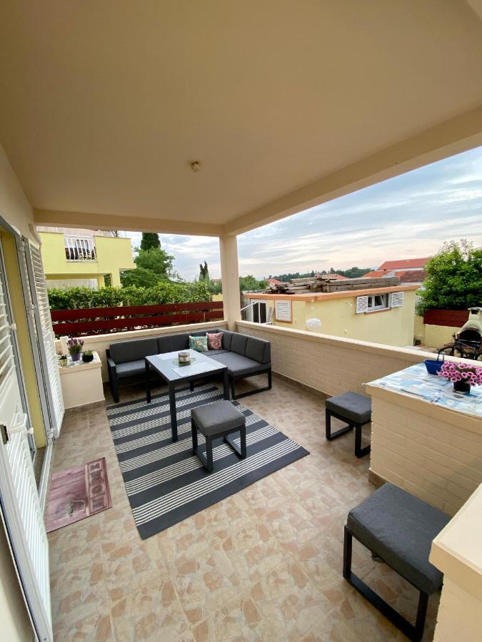 Lumar Holidays And Apartments Preko Exterior foto